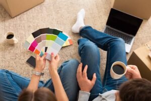 couple-choosing-paint-colour-for-their-new-home
