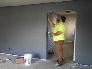 painter-paint-house